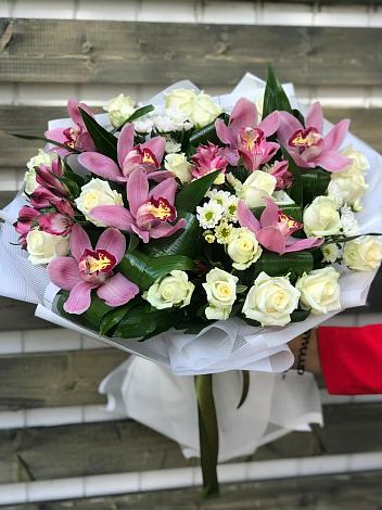 Букет цветов из: Розы и Хризантемы в Эльбрусский