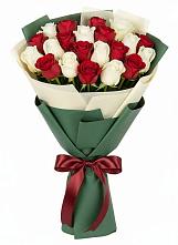 Букет Микс из красных и белых роз в Эльбрусский