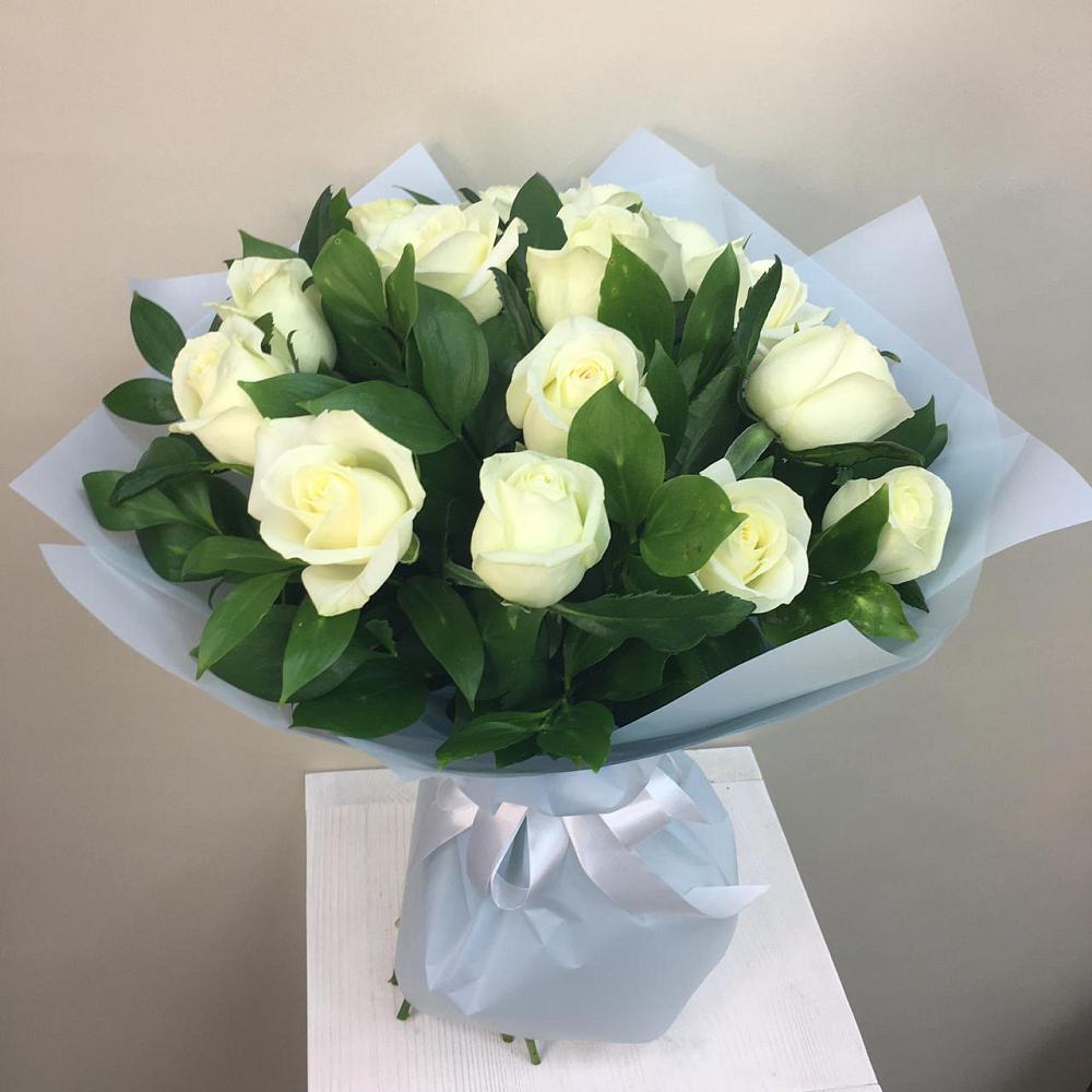 Букет 15 Белых роз Проуд в Эльбрусский