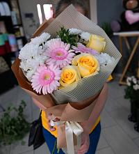 Букет цветов из:  Герберы, Розы и Хризантемы в Эльбрусский