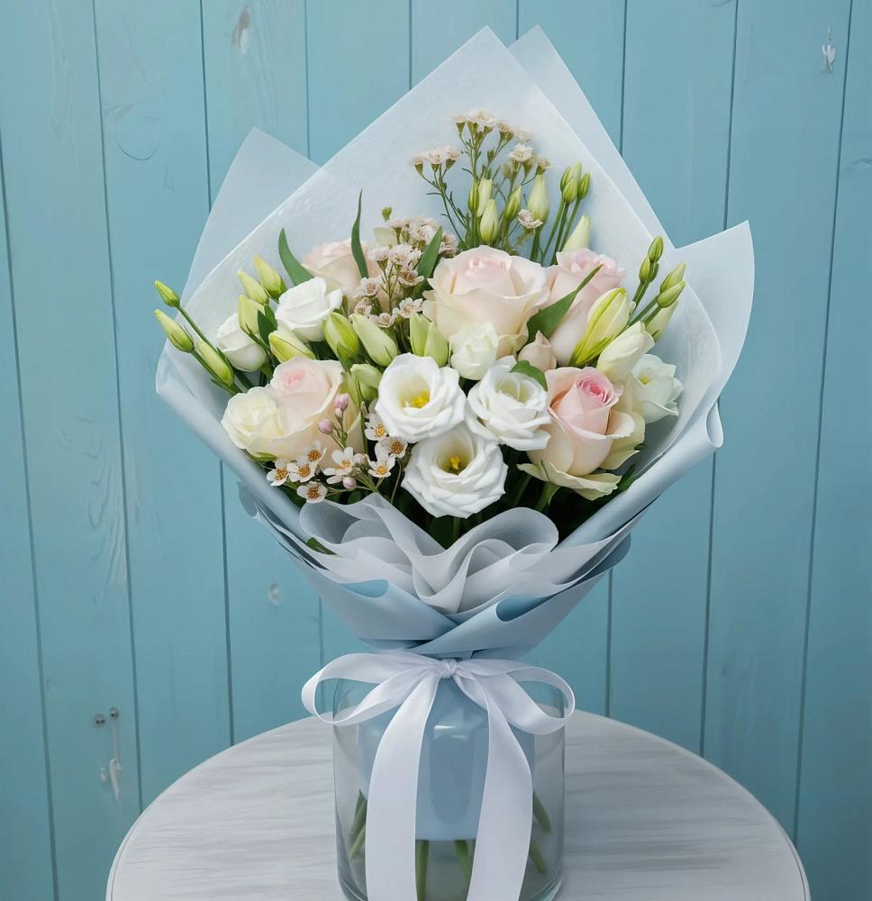 Букет цветов из: Розы и Лизиантусы в Эльбрусский