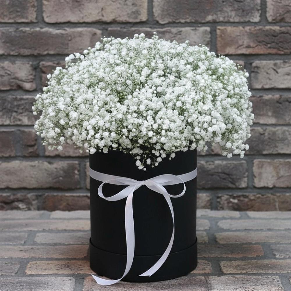 Цветочная композиция из Гипсофила в шляпной коробке в Эльбрусский