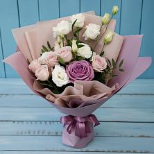 Букет цветов из:  Розы и Лизиантусы в Эльбрусский