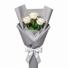 Букет 3 белые розы в Эльбрусский