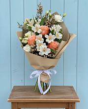 Букет цветов из:  Альстромерии, Лизиантусы, Розы и Хризантемы в Эльбрусский