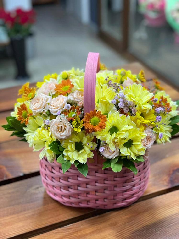 Цветочная композиция из Хризантемы и Розы в корзине в Эльбрусский
