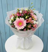 Букет цветов из:  Герберы, Альстромерии и Лизиантусы в Эльбрусский