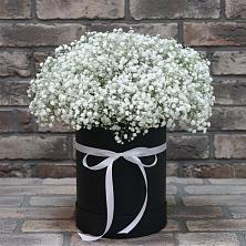 Цветочная композиция из Гипсофила в шляпной коробке в Эльбрусский