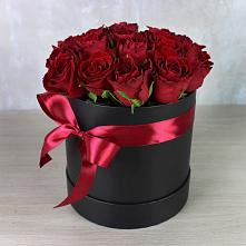 Цветочная композиция из Розы в шляпной коробке в Эльбрусский