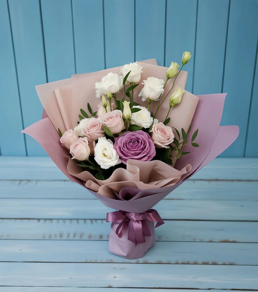 Букет цветов из: Розы и Лизиантусы в Эльбрусский